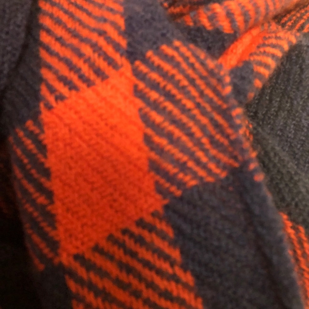 Layered scarf ❤️🖤 - Picture 2 of 3